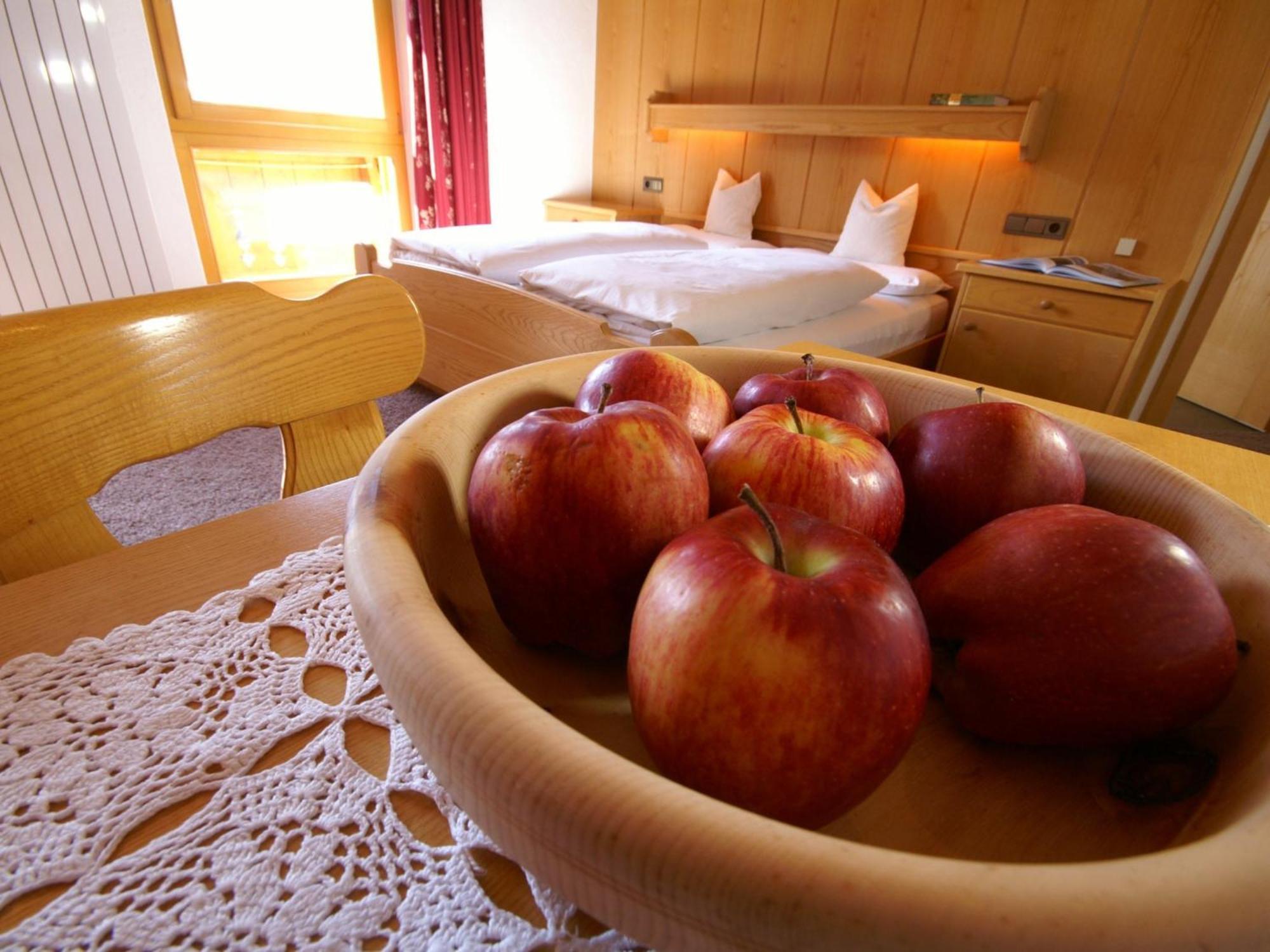 Garni Tofana Hotel Corvara In Badia Exterior photo
