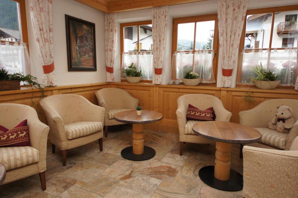 Garni Tofana Hotel Corvara In Badia Exterior photo