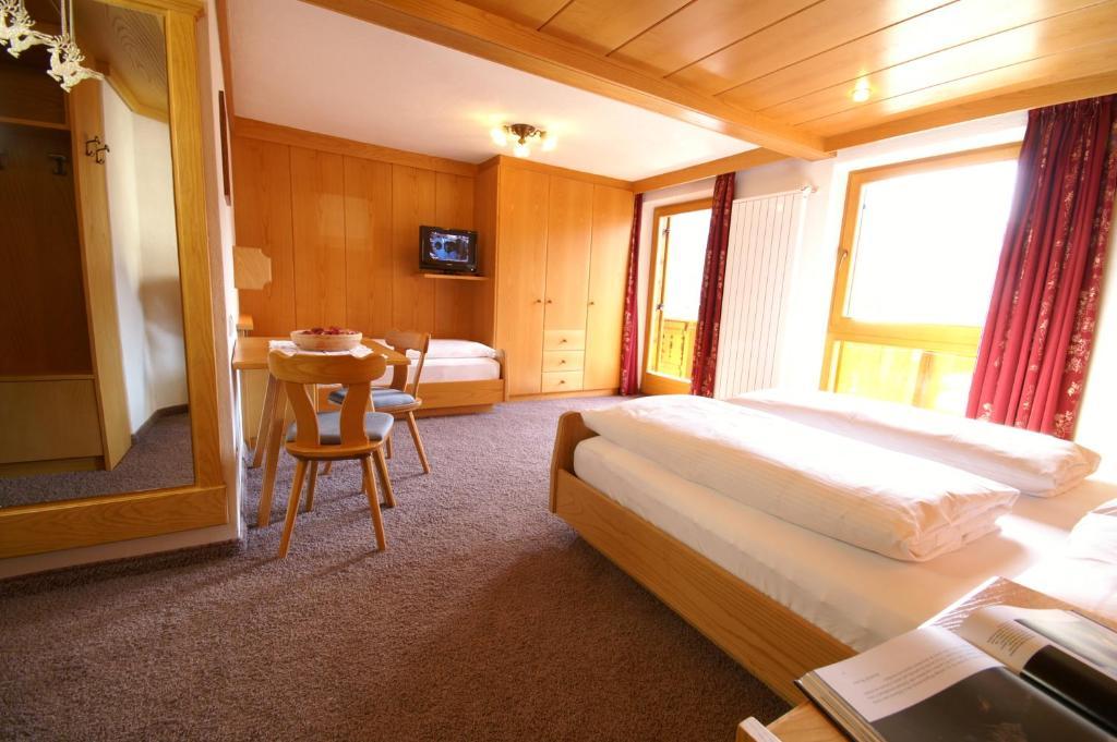 Garni Tofana Hotel Corvara In Badia Room photo