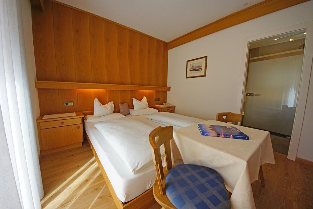 Garni Tofana Hotel Corvara In Badia Exterior photo
