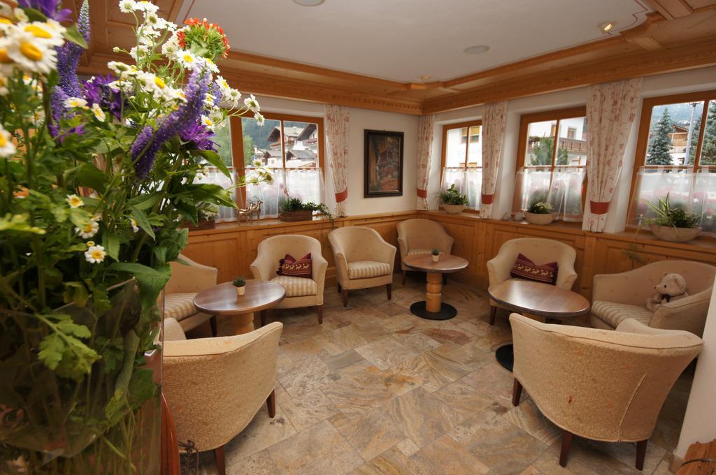 Garni Tofana Hotel Corvara In Badia Exterior photo
